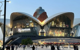 "Dəniz Mall"ın qarşısında ağır qəza: Yaralı var