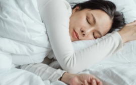 Həkimlər a&ccedil;ıqladı: Sağlam və uzun &ouml;m&uuml;r &uuml;&ccedil;&uuml;n saat ne&ccedil;ədə yatmalıyıq?