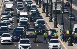 Bakıda dəhşətli qəzanın anbaan videosu: Özünü avtomobilin önünə atdı 