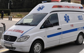 Bakının mərkəzində eyvan uçdu  xəsarət alan var  FOTO