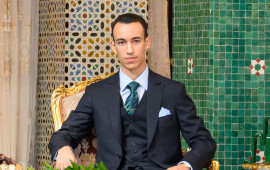 22 yaşlı Mərakeş Şahzadəsinin əlini öpmək istəyənlərə REAKSİYASI 