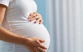 Azərbaycanda ana körpəsini maşında DOĞDU 