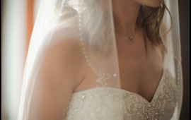 Toy g&uuml;n&uuml; atanın gəlinə hərəkəti m&uuml;zakirə yaratdı 