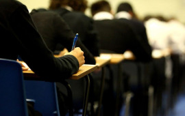 9cu sinif şagirdi imtahana cibində oyuncaqlarla gəldi 