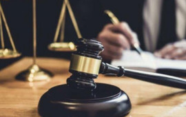 Bakıda azyaşlı qızının çılpaq videosunu yayan psixoloq qadına hökm oxundu