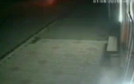 Tərtərdə minik avtomobili traktorun kotanına &ccedil;ırpıldı  &ouml;lən var  VİDEO