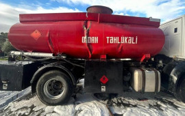 Biləsuvarda yanacaq maşını aşdı  Xəsarət alan var