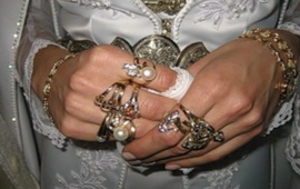 Gəlin "zərgərlik mağazası"na &ccedil;evrildi   Bərzani ailəsi ilə qohum oldular 