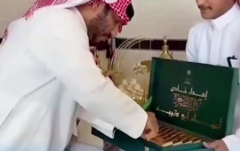 Gəlinin qardaşı bəyin ailəsinə qızıl k&uuml;l&ccedil;ələr HƏDİYYƏ ETDİ 