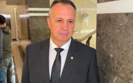 Səhiyyə naziri avtomobildən danışarkən kövrəldi  VİDEO