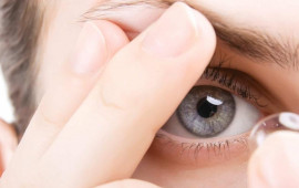 G&ouml;z&uuml;nə linza taxan qız