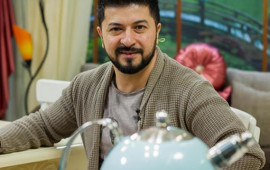 Aparıcının m&uuml;ğənnilərə dediyi s&ouml;z QINANDI: &ldquo;Bunları aparasan bağa, gətirməyəsən&rdquo; 