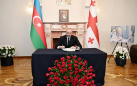 Prezident İlham Əliyev G&uuml;rc&uuml;stanın Azərbaycandakı səfirliyində olub, başsağlığı verib  FOTO