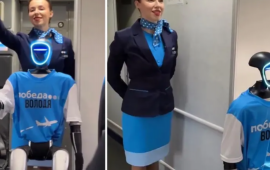 Dünyada ilk robot stüardessa sınaqdan keçirildi