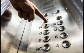 27 yaşlı qadın işə getmək üçün mindiyi liftdə öldü 