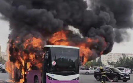 Sumqayıtda avtobus yandı 