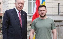 Zelenski Ərdoğanla "Bayraktar" zavodunun vurulmasını və Azərbaycan səfirliyini müzakirə edib
