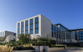 "Ağ şəhər"dəki məşhur hoteldə ofisiant &ouml;ld&uuml;r&uuml;ld&uuml; 