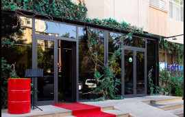 Yanğına görə restoranı ittiham etdi  FOTO