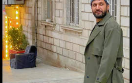 "K&ouml;hnə kişilərdənəm, o qadına qul kimi baxıram"