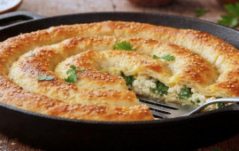 Qəfil qonaq &uuml;&ccedil;&uuml;n 10 dəqiqəlik tava b&ouml;rəyi resepti