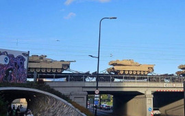 ABŞ zirehli texnikaları Rusiya sərhədinə GƏTİRİLDİ 