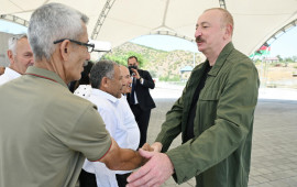 Prezident Təzəbinə və Xanyurdu sakinlərinə: Biz burada əbədi yaşayacağıq, daha heç kim bizi bu yerlərdən çıxara bilməz