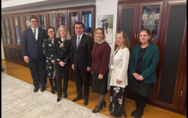 Hikmət Hacıyev Alison Hukerin ilə ErmənistanAzərbaycan sülh gündəliyini müzakirə edib