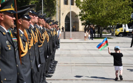Silahlı Qüvvələr Günü münasibətilə hərbçilərin yürüşü keçirilir 
