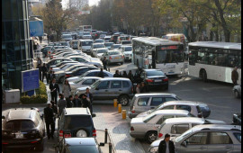 Bu ərazidə avtomobil saxlayan sürücülərin NƏZƏRİNƏ  40 manat cərimə oluna bilərsiniz