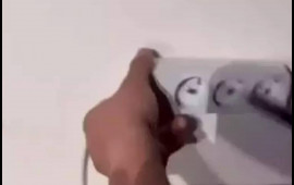 Evini kirayə verib, "razetka"ya kamera yerləşdirdi  FOTO