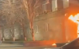 Ermənistan Milli Təhl&uuml;kəsizlik Xidmətinin binasını yandırmağa cəhd ediblər  VİDEO