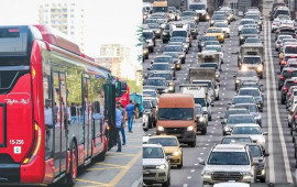 Bakıda minlərlə insan şəxsi maşından imtina etdi
