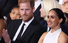 Şahzadənin xanımı ilk dəfə qızının &uuml;z&uuml;n&uuml; g&ouml;stərdi 