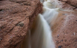 Səhranın altındakı m&ouml;c&uuml;zə: 3000 ildir elektrik enerjisi olmadan axan su