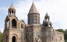 E&ccedil;miədzində toqquşmalar başlayıb, saxlanılanlar var