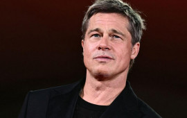 Bred Pittin bığı diqqət çəkdi 