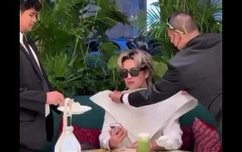 &Ouml;lkəsinin ən zənginidir, tortunu da cangüdənləri yedizdirir 