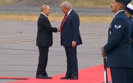 29 sm boy fərqi belə olmur  PutinTramp görüşündə müəmma