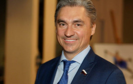 Deputat robotu işə götürdü  FOTO