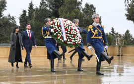 Amerika Birləşmiş Ştatlarının Vitseprezidenti Cey. Di. Vens Şəhidlər xiyabanını ziyarət edib 
