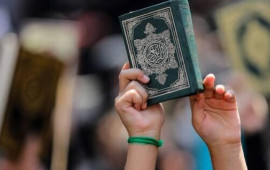Canlı yayım açıb "Quran"ı yandırdı, saxlanıldı 