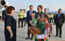 Sahibə Qafarova Türkmənistana işgüzar səfərə getdi  FOTO
