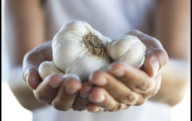 Qaynayan ət suyuna sarımsaq atsanız nə olar?   Dadını bərpa etməyin yolu