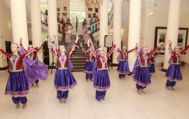 Dövlət Uşaq Filarmoniyası Üzeyir Hacıbəylinin 140 illiyinə həsr olunmuş konserttamaşa ilə çıxış edib  FOTO