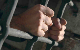 Bakıda qadın həbsdə olan ərinə metamfetamin keçirmək istədi 