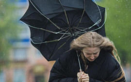 G&uuml;cl&uuml; k&uuml;lək gəlir  Hazır olun