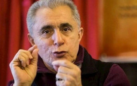 "Alim Qasımova muğam oxuyanda d&uuml;zg&uuml;n oturmağı qəsdən &ouml;yrətmədim" 