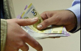 R&uuml;şvət alan bağ&ccedil;a m&uuml;diri işdən qovuldu