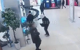 16 yaşlı Hüseyn mühafizəçini belə bıçaqlayıb 